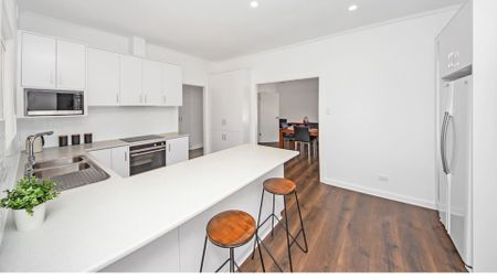 Magnificent family home, one not too miss! - Photo 2