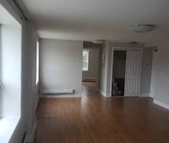 NEWLY RENOVATED 2 BED APARTMENT ST CLAIR WEST / SCARLETT $1710 - Photo 1