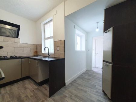 2 bedroom terraced house to rent - Photo 2
