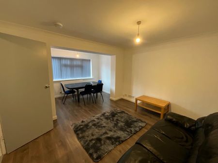 8 bedroom detached house to rent - Photo 2