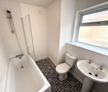 3 bedroom flat to rent - Photo 6