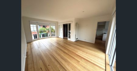 Peaceful, private and perfectly positioned - Photo 2