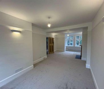 Yeoman Lane, Bearsted, ME14 - Photo 1