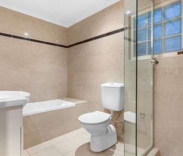 Narrabeen, 3/146 Ocean Street - Photo 1