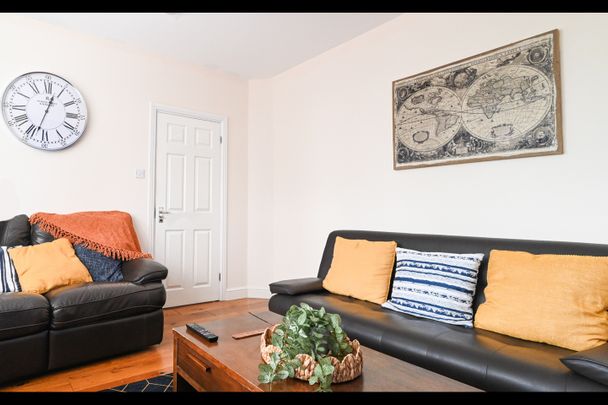 4 Bed Semi-Detached House, Richmond Hill, LU2 - Photo 1