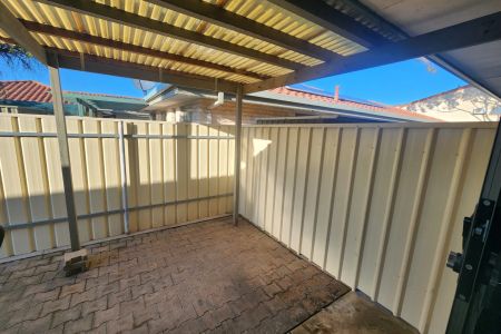 Charming Updated Two Bedroom Unit- Must See !!! - Photo 2
