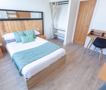 7 bedroom end of terrace house to rent - Photo 1