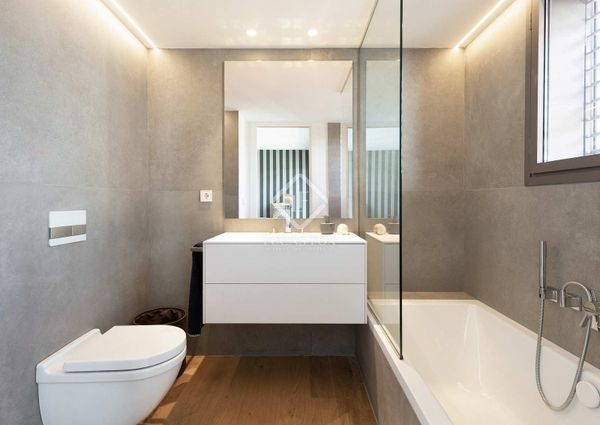 Excellent 5-bedroom house with 52 m² terrace for rent in Gavà Mar, Barcelona