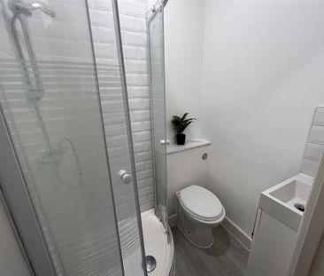 1 bedroom in a house share to rent - Photo 6