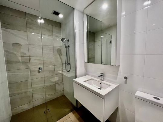 Stylish Fully Furnished 2-Bedroom Apartment with Parking in Wolli Creek - Photo 1