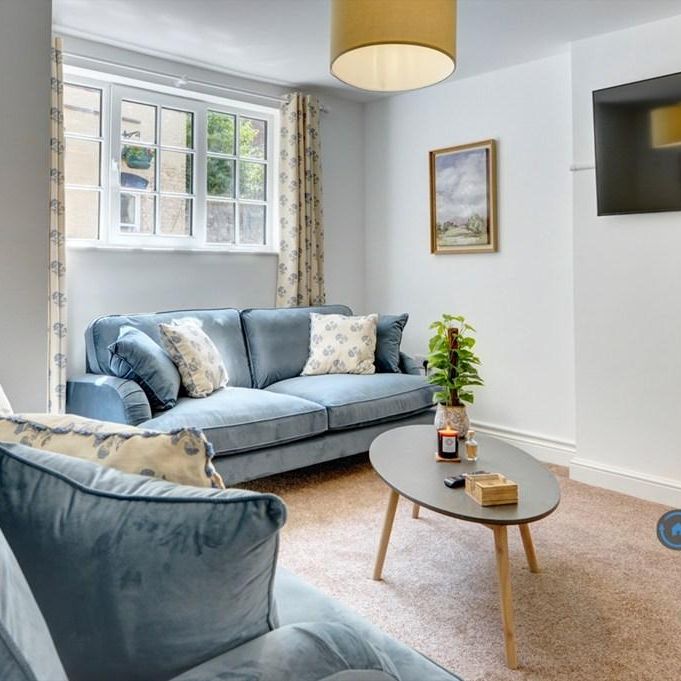 3 bedroom semi-detached house to rent - Photo 1