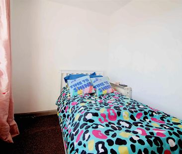 2 Bedroom Maisonette to let - Photo 3