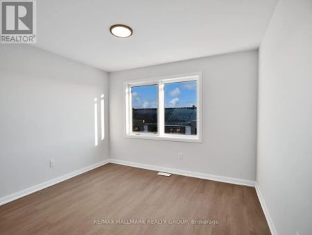 14 - 301 GLENROY GILBERT DRIVE - Photo 4