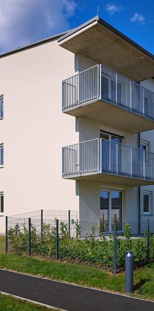 Sonnige - 4-Zimmer-Wohnung im 2. Obergeschoss mit Balkon - Photo 1