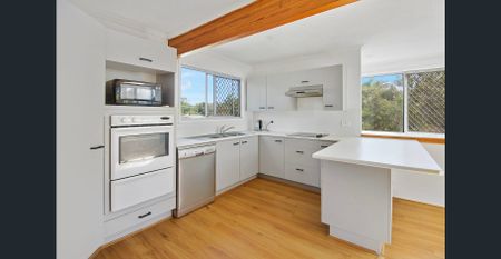 Cozy Dual Family Living in Woodridge, QLD! - Photo 5