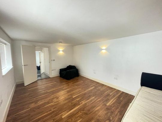 Studio to rent - Photo 1