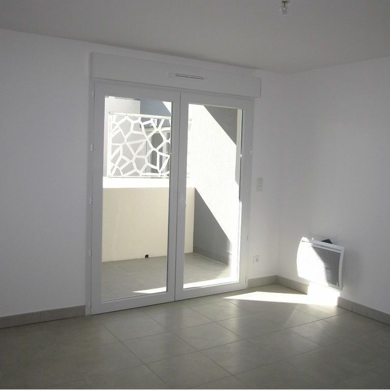 NIMES / ROUTE D'AVIGNON - T2 RECENT avec PARKING et TERRASSE - Photo 1