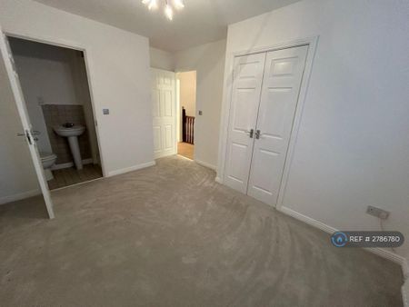 3 bedroom semi-detached house to rent - Photo 5