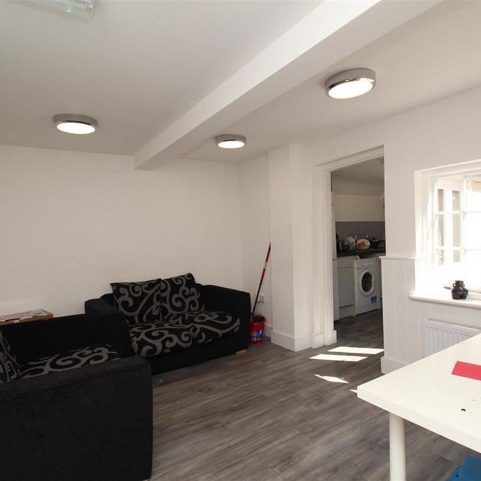 4 bedroom terraced house to rent - Photo 1