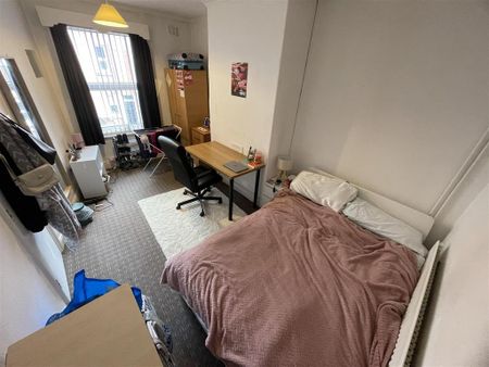 6 bedroom terraced house to rent - Photo 5