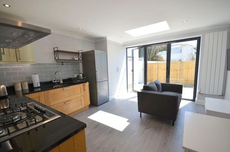 1 bedroom in a house share to rent - Photo 5