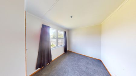 Springvale - 3 Bedrooms - Photo 3