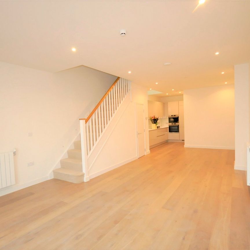 Armstrong Close, Kidbrooke Village, London, SE3 9BT - Photo 1