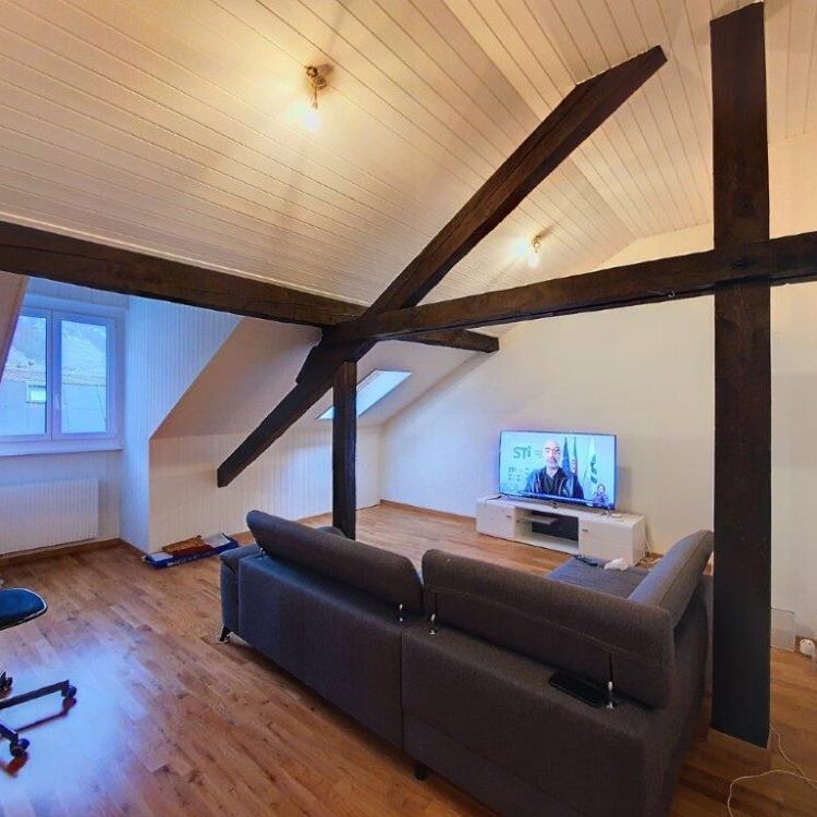 Charmant appartement entièrement rénové de 3 pièces dans les combles - Photo 1