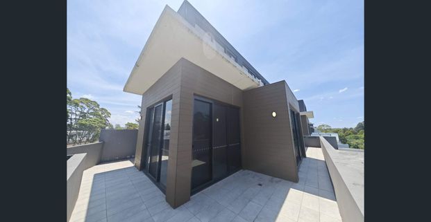 Luxury Split-Level Penthouse Apartment in Waitara – A Home Above the Rest! - Photo 1