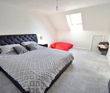 4 bedroom end of terrace house to rent - Photo 4