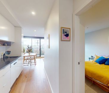Stylish Urban Living in the Heart of Northcote - Photo 5