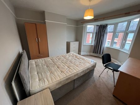 Yearsley Crescent, The Groves - P1104 - Photo 4