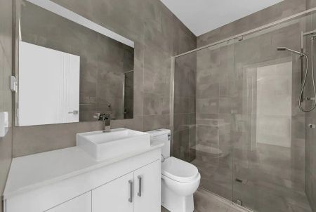 “Modern Elegance” - Photo 2