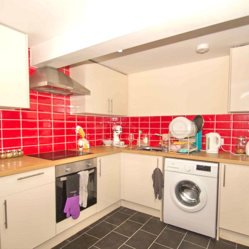 2 Bed - 152A Otley Road, Headingley, Leeds - LS16 5JX - Student - Photo 1