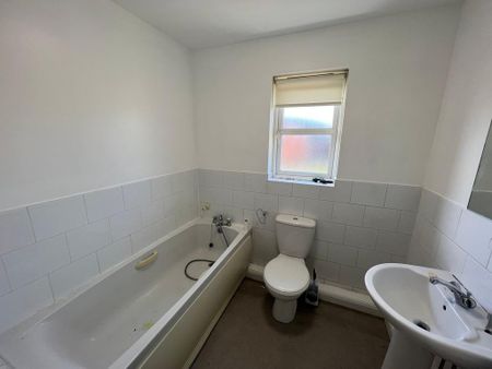 3 bedroom terraced house to rent - Photo 2