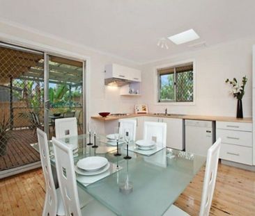 Space, Comfort & Convenience on a Generous Block - Photo 4