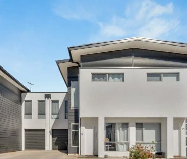 “Hi, I’m Your Easy, Modern Living in a Great Spot” - Photo 3