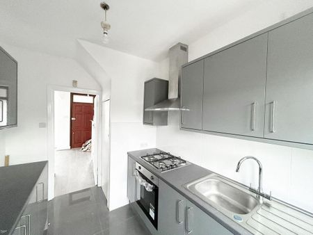3 bedroom semi-detached house to rent - Photo 4