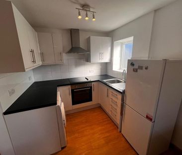 2 bedroom maisonette to rent - Photo 4