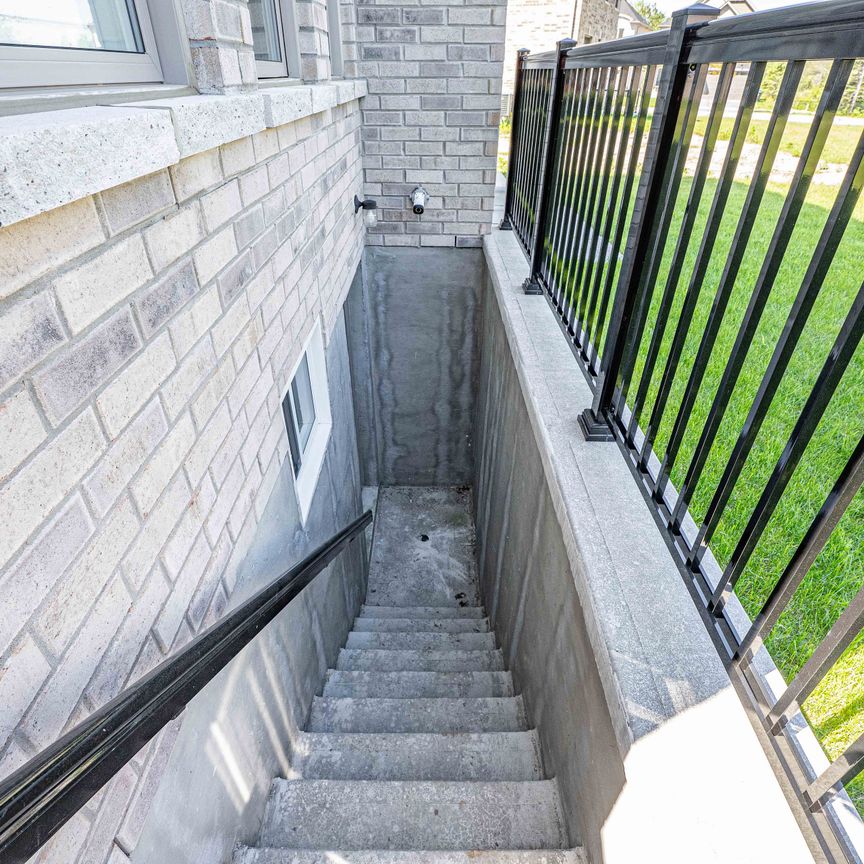 For Lease - 75 Wakefield Boulevard, Essa, Ontario - Photo 1