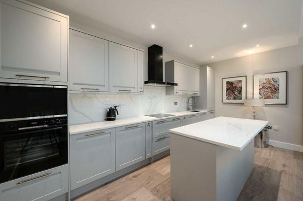 3 bedroom flat to rent - Photo 1