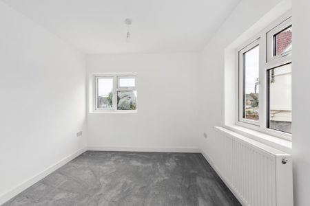 2 bedroom end of terrace house to rent - Photo 3