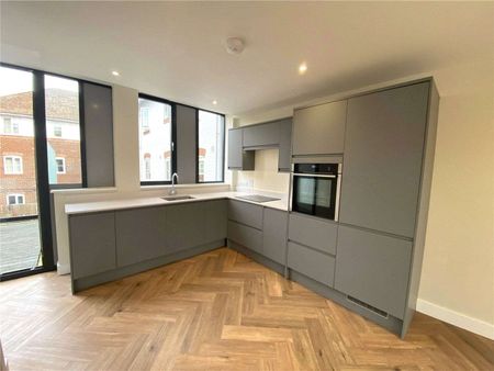 A delightful first floor, one bedroom apartment with outside space. - Photo 4