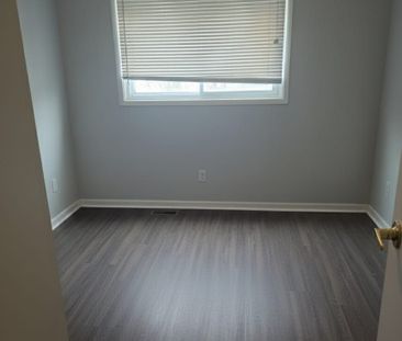 For Lease - 8 Chad Crescent, Toronto, Ontario - Photo 4