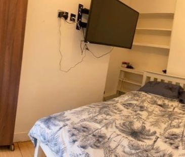 Room in a Shared Flat, Fontley Way, SW15 - Photo 6