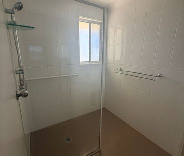 Comfortable Duplex in Quiet Culdesac - Excellent Neighbours, Easy A... - Photo 4