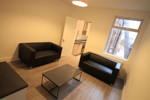 4 bedroom terraced house to rent - Photo 1