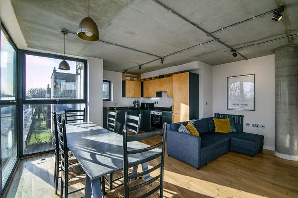 3 Bed Flat, Queensbridge Road, E2 - Photo 1