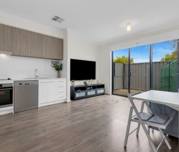 Two bedroom townhouse - Photo 3