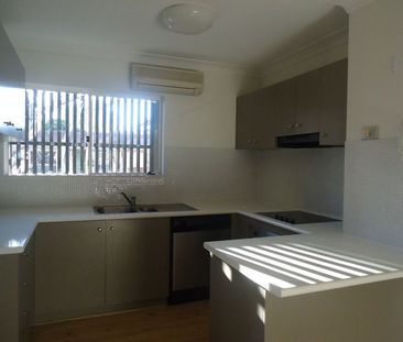 PERFECTLY LOCATED 2 BEDROOM 2 BATHROOM APARTMENT IN NEW FARM - Photo 4
